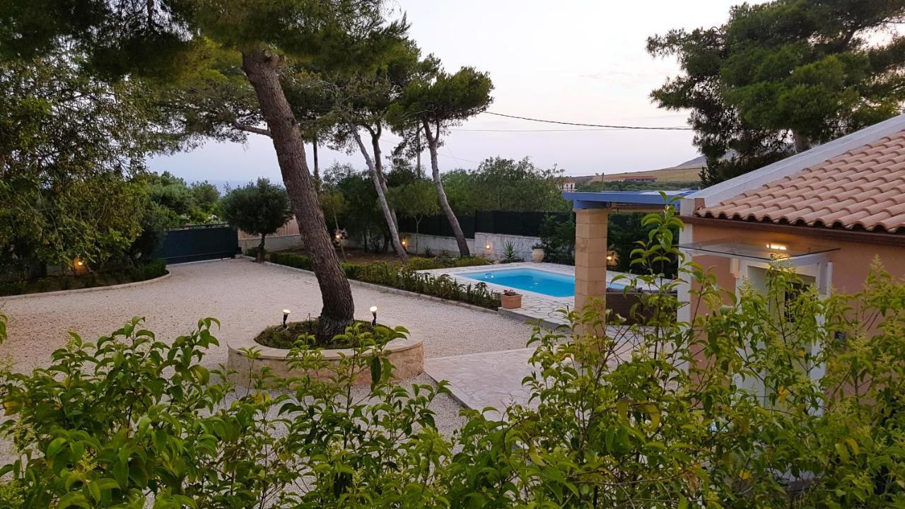 Ponderosa Villa Lixouri Bagian luar foto